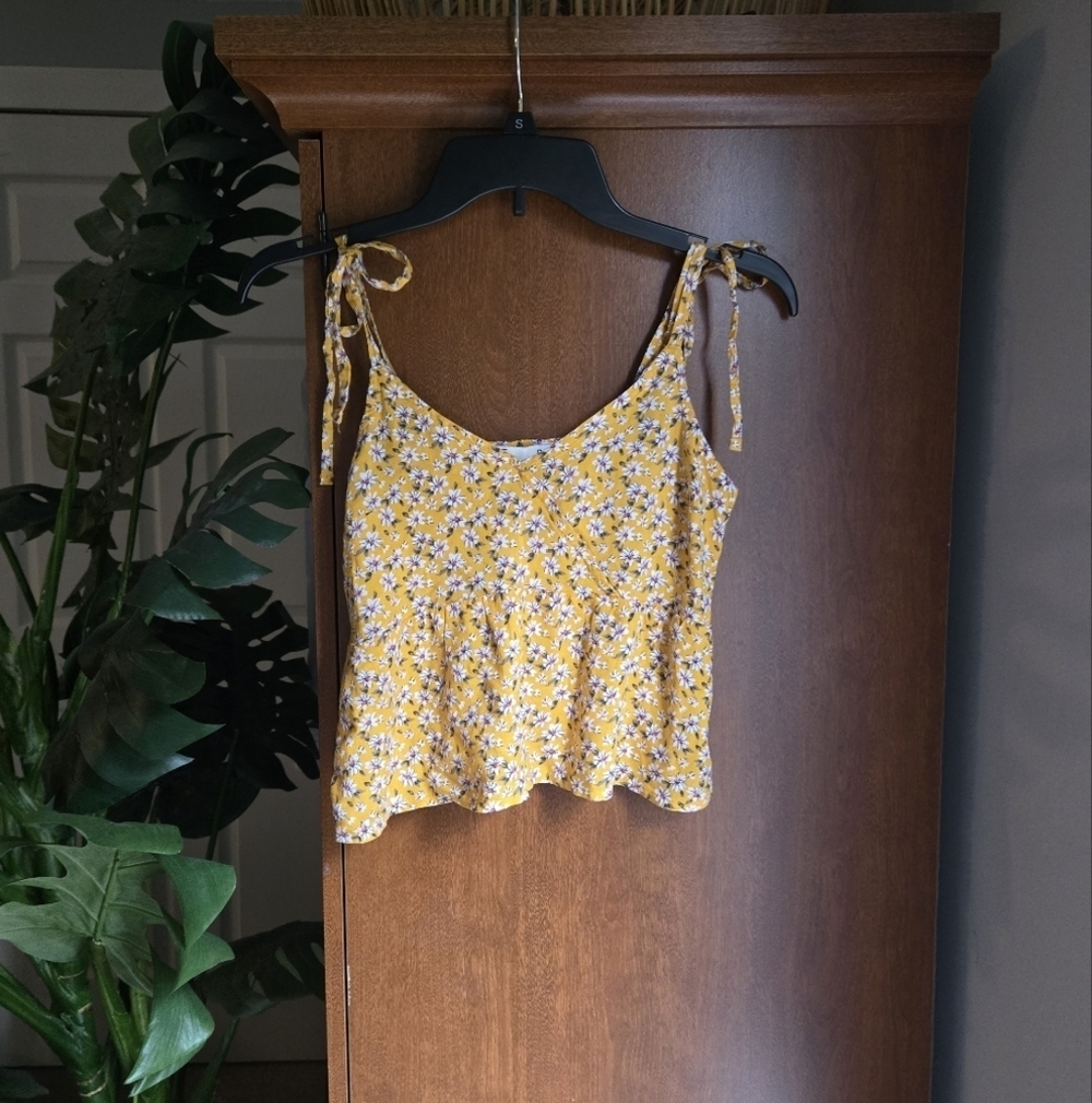 Hollister Yellow Flowy Crop Top With Tie Shoulder Straps